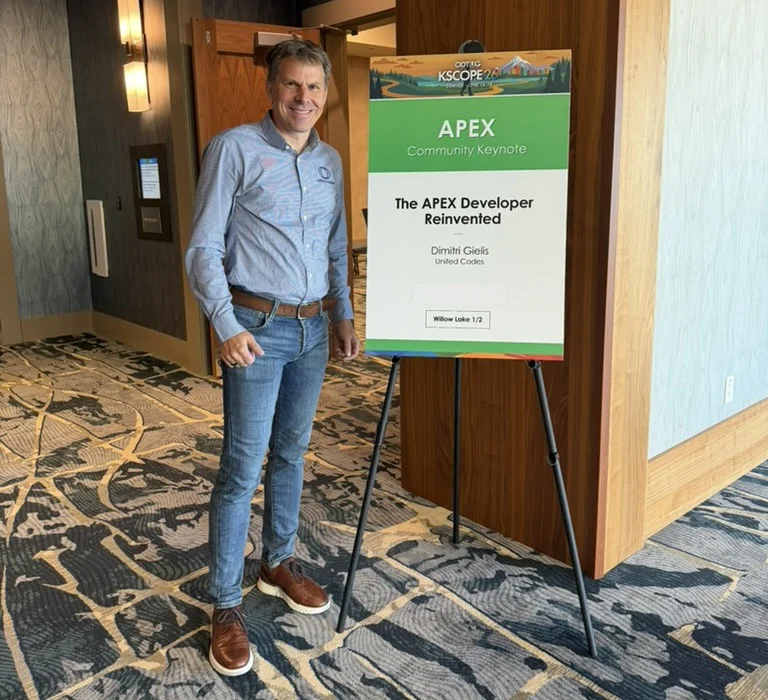Dimitri Gielis next to the sign for his talk The APEX Developer Reinvented, the Oracle APEX Community Keynote at ODTUG Kscope26